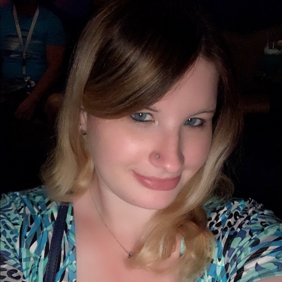 Meet your Posher, Crystal - Picture 3 of 5